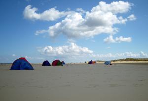 camping am strand pixabay